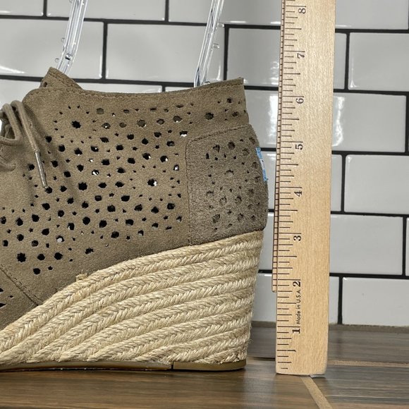 Toms Desert Wedge Womens Size 10 Shoes Taupe Suede Comfort Espadrille Ankle Boot - Picture 8 of 12